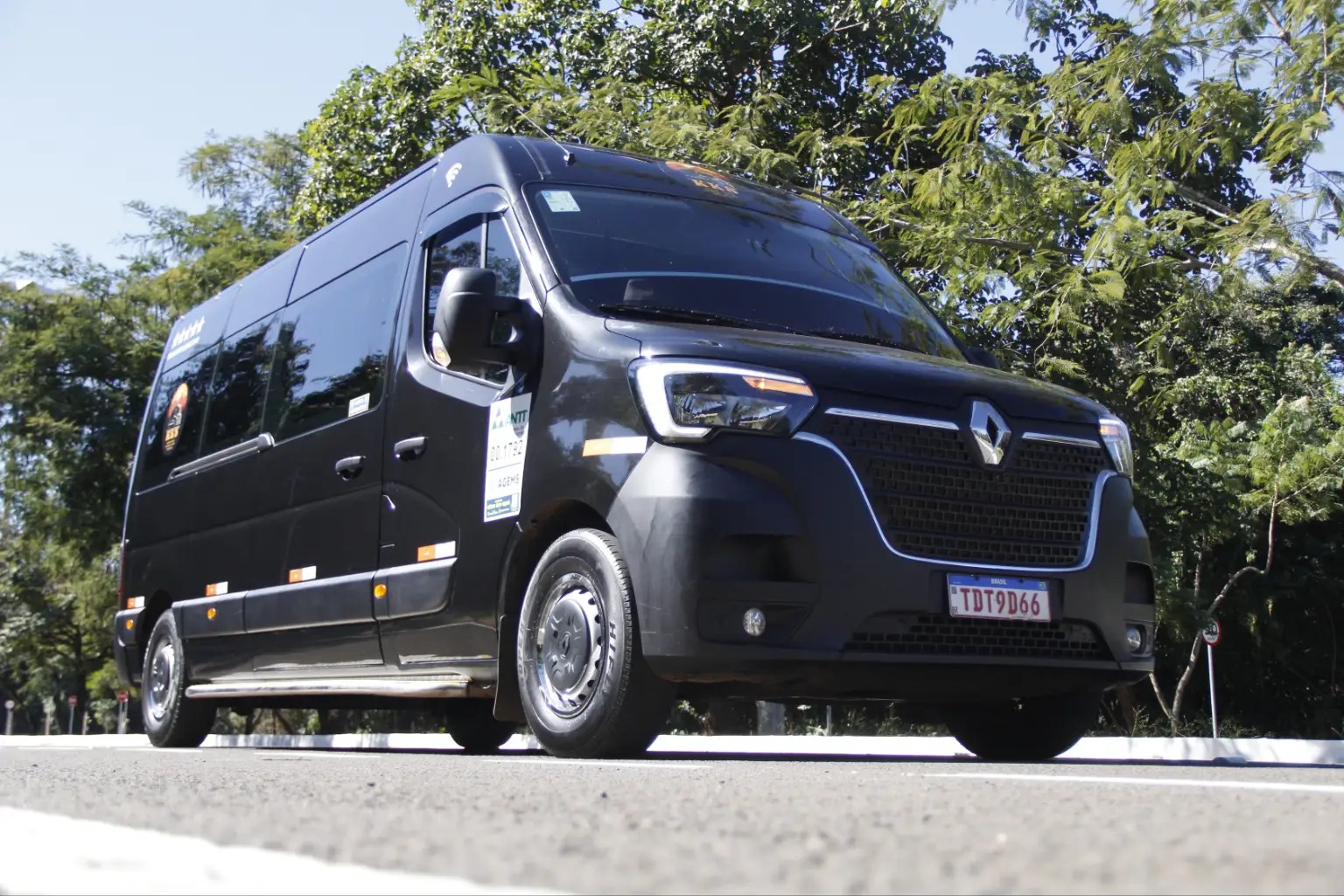 Van Renault de 15 lugares da KKS Viagens